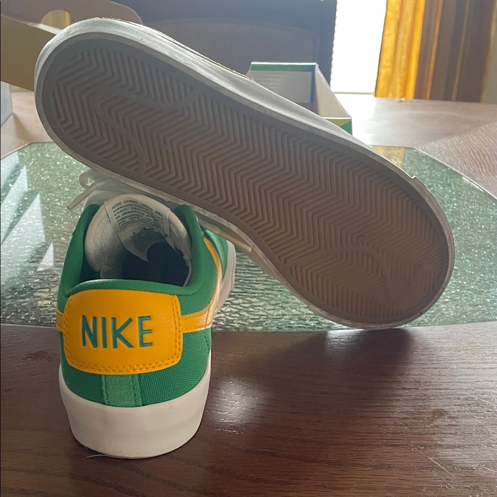 Nike Unisex Sneakers in Green and Yellow/ 6 Men’s or 7.5 Women’s - Picture 12 of 16